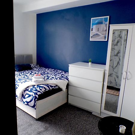 West Kensington - Santorini Apartments Londra Esterno foto